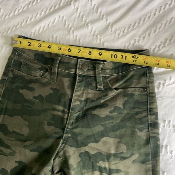 ✨5 for $15✨ Universal Thread High Rise Camo Pants - Picture 6 of 10